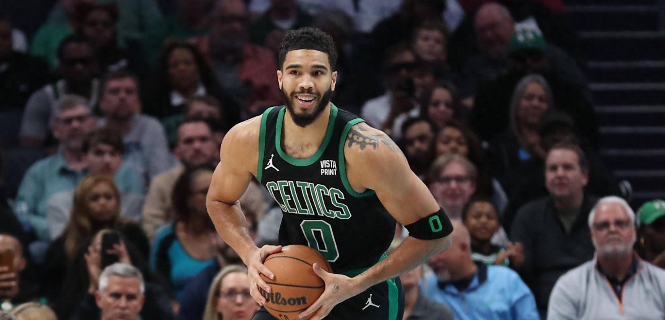 曼联状态起伏引外界担忧（曼联状态波动引发外界忧虑）