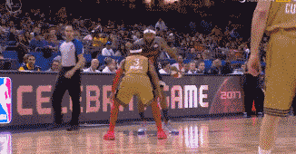 他今天的表现无可挑剔（他今天的表现堪称完美）