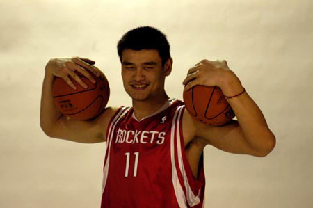 国际雪联大跳台世界杯云顶站单板滑雪男子决赛：苏翊鸣夺冠（苏翊鸣称雄云顶站，夺单板大跳台世界杯男子决赛冠军）