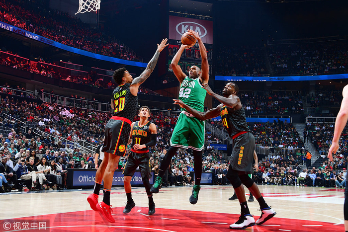 世体：弗里克对阿劳霍首张黄牌不满，他要求球员尽量减少抗议（世体：弗里克不满阿劳霍首张黄牌，要求球员尽量少抗议）