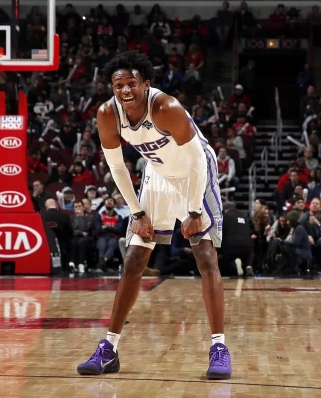 斯基拉：尤文将给伊尔迪兹500-550万年薪，加与欧冠挂钩奖金（斯基拉：尤文拟向伊尔迪兹提供500-550万年薪，另设与欧冠挂钩的奖金）