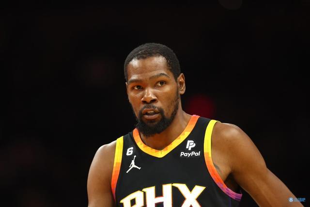 国乒新增一位世界冠军！林诗栋全勤 王楚钦三线作战（国乒再添世界冠军！林诗栋全勤出战，王楚钦三线并进）