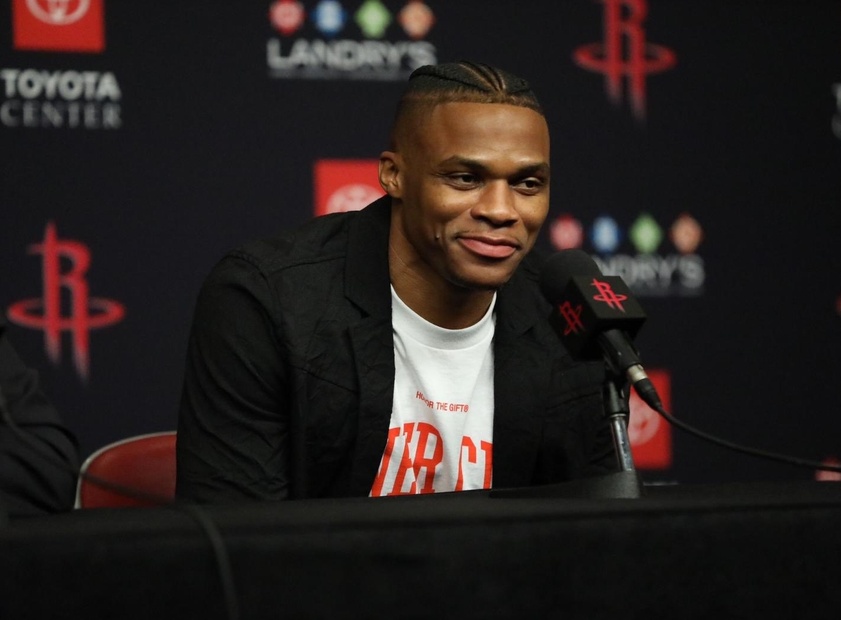 愿无大碍！英冠查尔顿vs朴茨茅斯因看台球迷昏迷不醒腰斩（祈愿平安！英冠查尔顿对阵朴茨茅斯因看台球迷昏迷比赛中止）