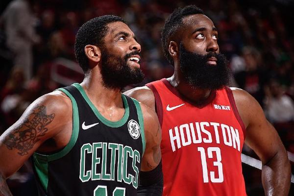 英超：曼城主场3-0完胜诺维奇（英超：曼城主场三球零封诺维奇）