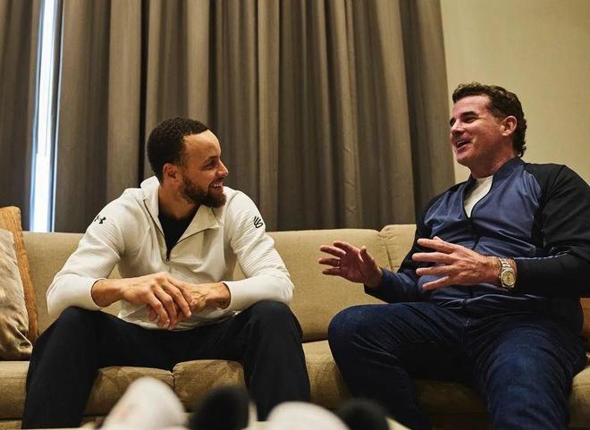 成都蓉城祝贺重庆铜梁龙成功冲超：我们携手展现西南足球风采（成都蓉城向重庆铜梁龙晋级中超致贺：携手彰显西南足球魅力）