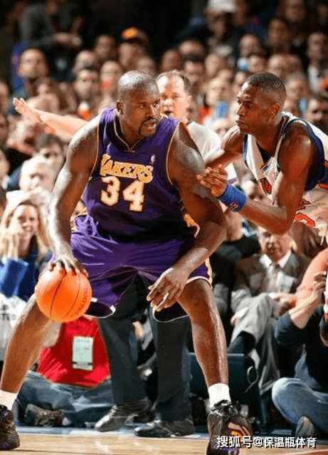 记者：切尔西中场霍尔加盟埃弗顿的转会费为2400万镑+浮动（记者：埃弗顿以2400万英镑加浮动签下切尔西中场霍尔）