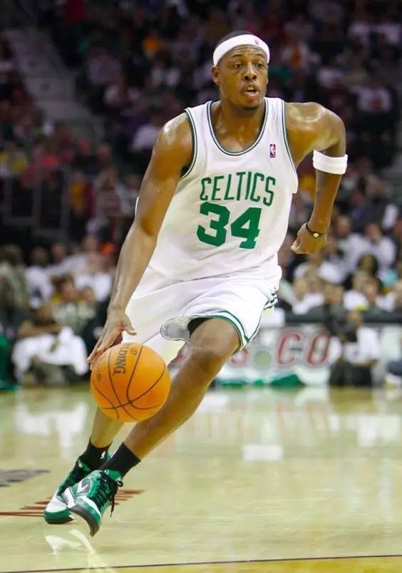 跟队记者：国米已经与16岁边锋杰齐达成续约协议（随队记者：国米已与16岁边锋杰齐敲定续约）