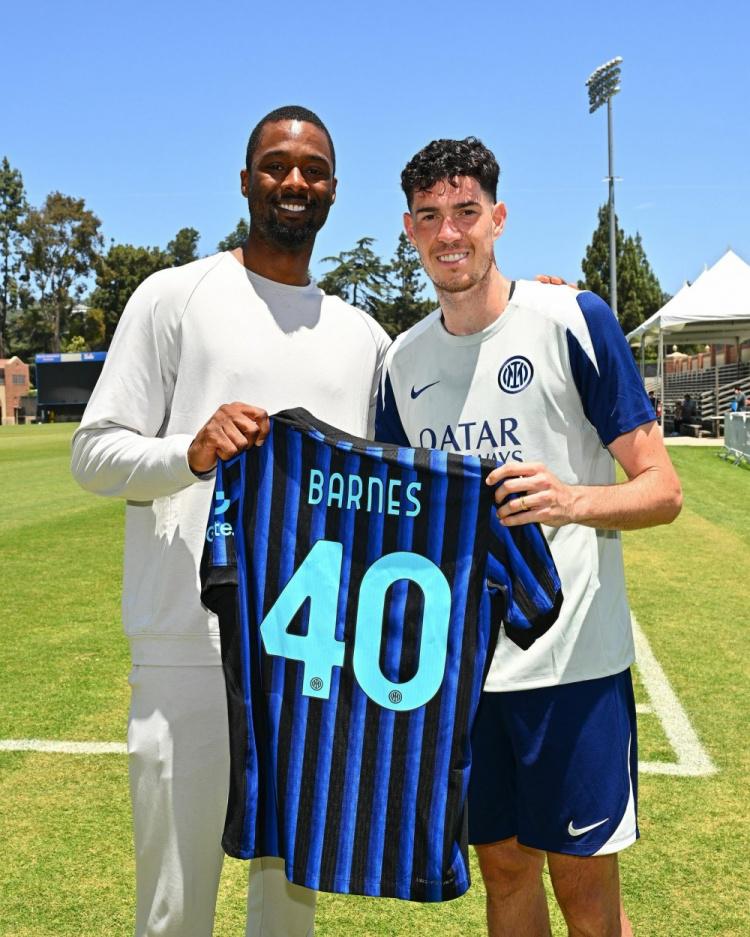 安东内拉晒为蒂亚戈庆生照，举办了一个巴萨主题生日派对（安东内拉晒出蒂亚戈生日照：巴萨主题派对热闹举行）