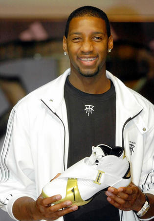 瓜帅：我们要拿98分才能英超夺冠；与摄影师冲突后马上道歉了（瓜帅：英超夺冠需拿到98分；与摄影师冲突后已迅速道歉）